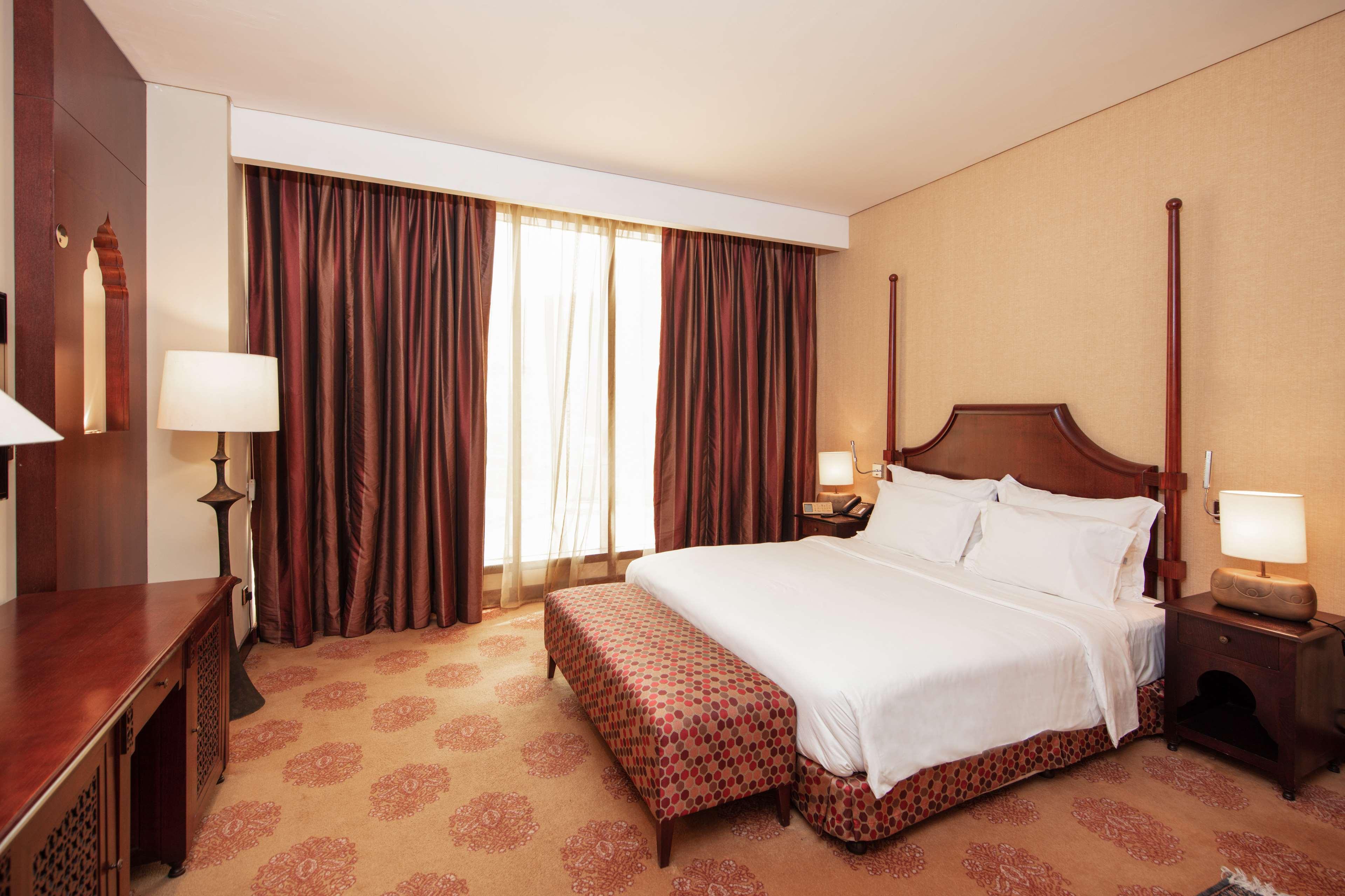 Radisson Blu Hotel, Доха Экстерьер фото